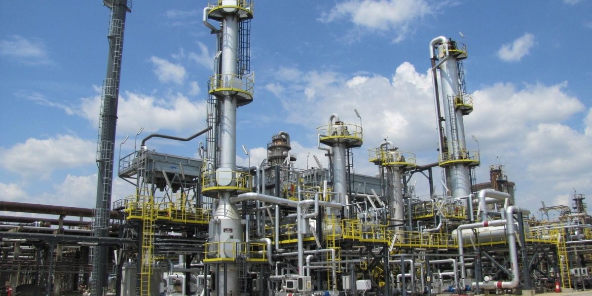 rafinarie-ploiesti.jpg - JurnalUrban