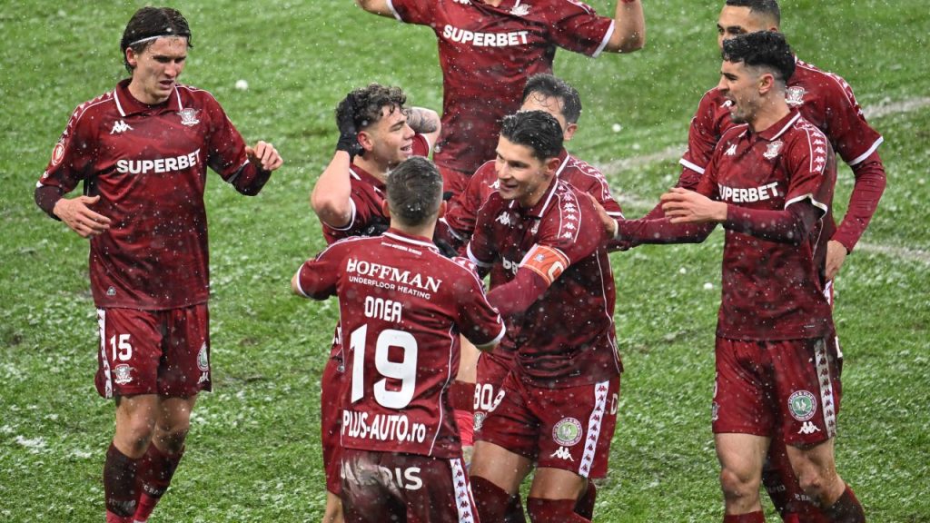 Cinci jucători, dați afară de Rapid: Cine sunt „victimele”