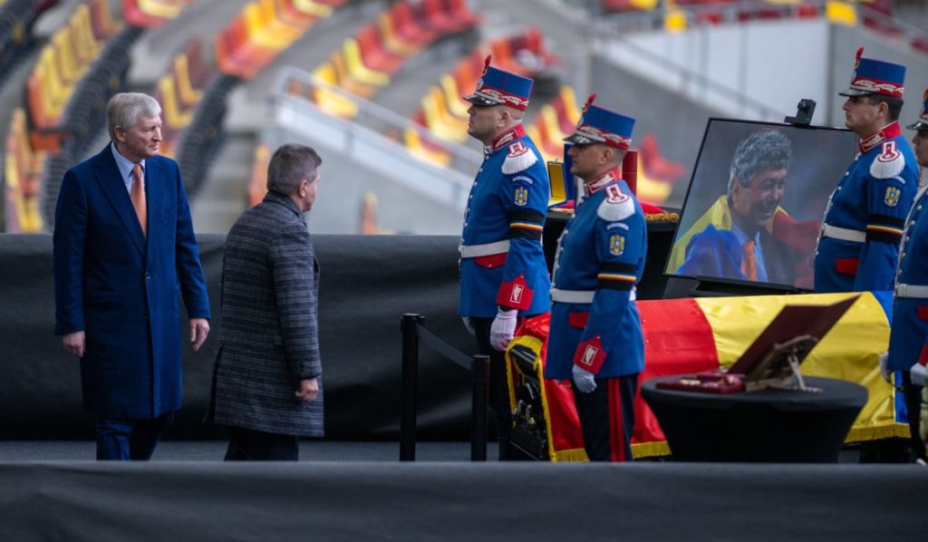 Rinat Ahmetov, patronul lui Șahtior Donețk, a făcut o apariție surpriză la meciul echipei sale, marcând astfel prima sa participare la un joc după o pauză de peste un deceniu