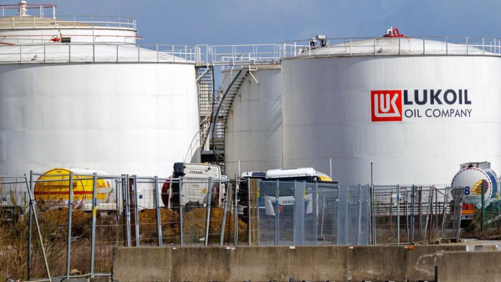 România, verde pentru Petrotel Lukoil. SUA dau OK, Ivan promite prețuri mici