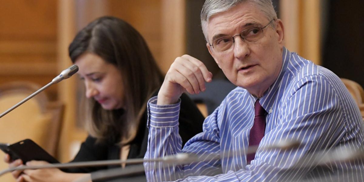 romanii-sa-fie-chibzuiti-cu-cheltuielile-sa-renunte-la-cele-non-esentiale-daianu-spune-ca-romania-po.webp - JurnalUrban