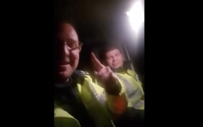Polițiști în autospecială, chef cu manele. VIDEO compromițător, ce se va întâmpla?