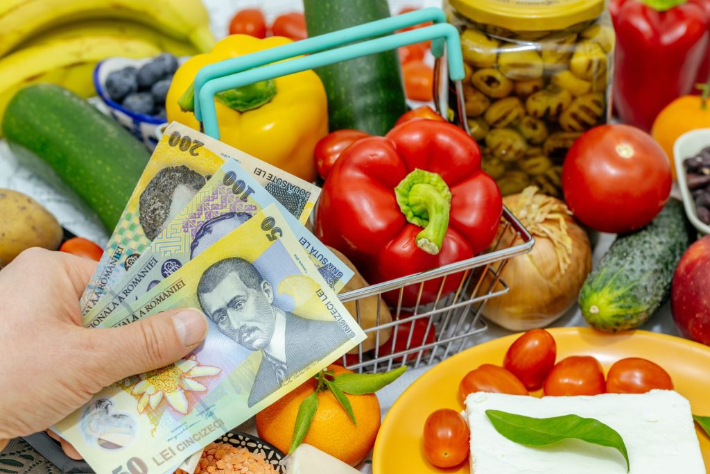 Scade drastic puterea de cumpărare: Românii, loviți de criza economică