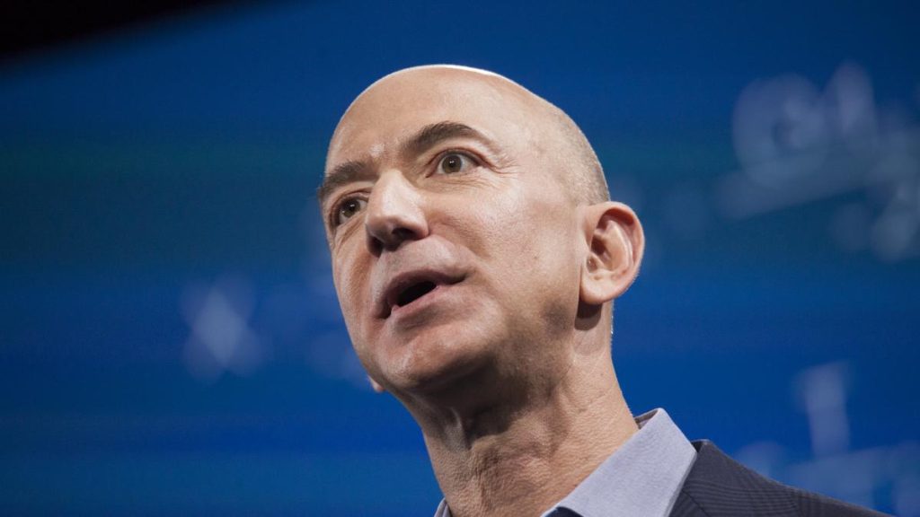 Bezos, salariu de mizilic la Amazon: Cât costă, de fapt, luxul miliardarului?