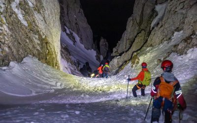 Noapte de coșmar pentru salvamontiștii din Zărnești, în Piatra Craiului