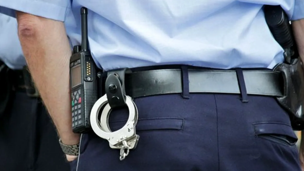 Vrancea: Scandal cu final sângeros – Polițist, lovit cu piatră de o femeie