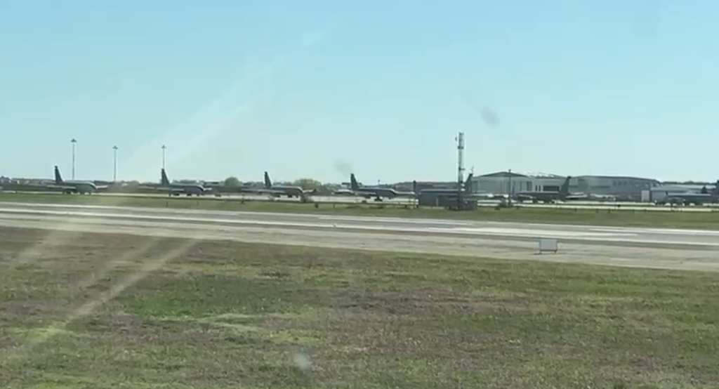 La Baza 90 Transport Aerian „Comandor aviator Gheorghe Bănciulescu” de la Otopeni au sosit avioane-cisternă americane KC-135, pregătite pentru misiuni de realimentare în aer