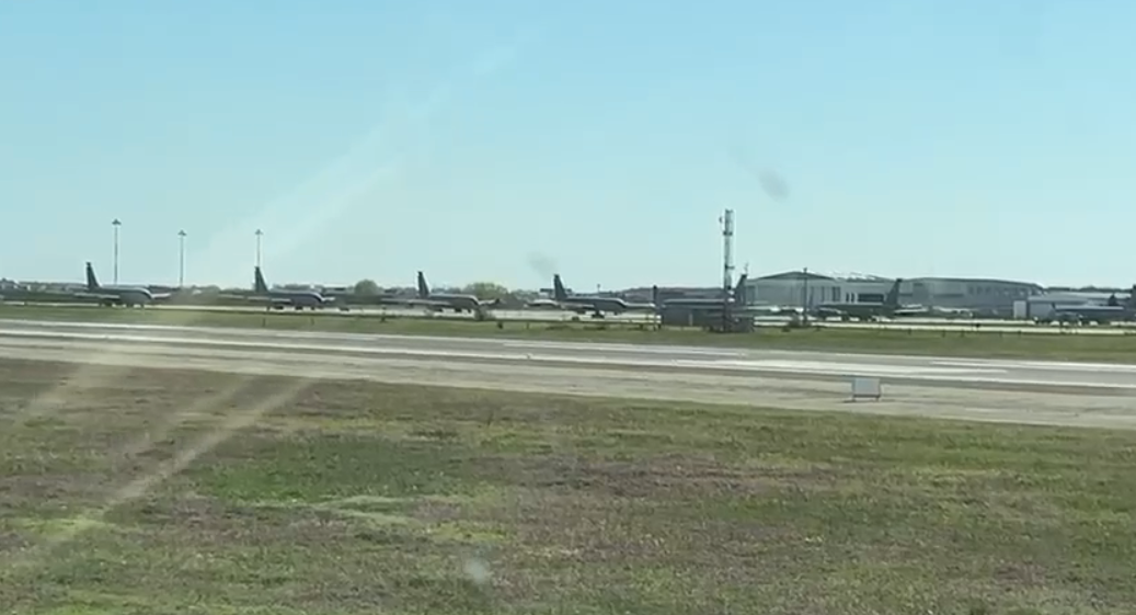La Baza 90 Transport Aerian „Comandor aviator Gheorghe Bănciulescu” de la Otopeni au sosit avioane-cisternă americane KC-135, pregătite pentru misiuni de realimentare în aer