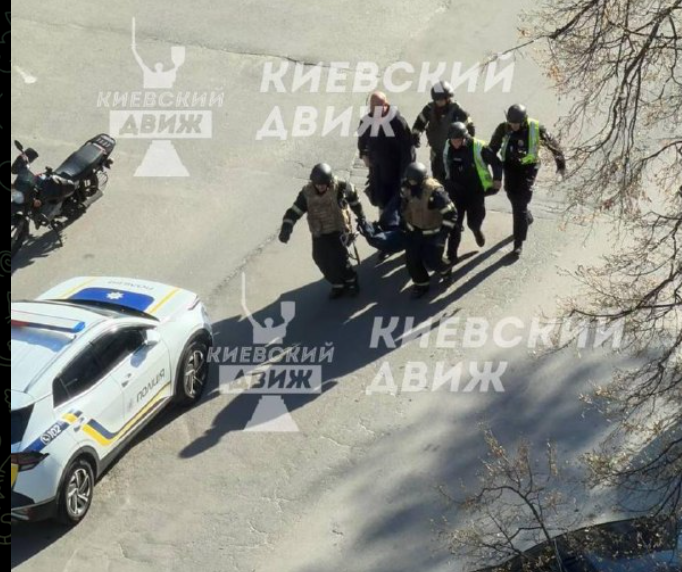 Atac armat la Kiev: Ostatici într-un magazin, focuri de armă, victime