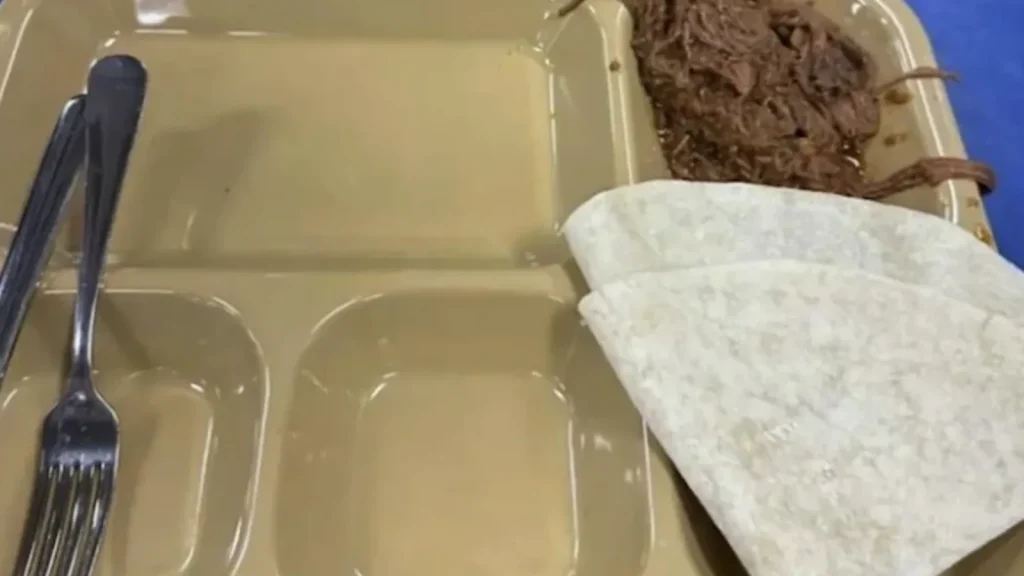 Imagini spectaculoase: Marina SUA, cu tăvi goale. Iranul îl ironizează pe Donald Trump