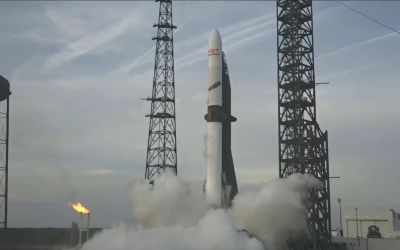 Blue Origin pune presiune pe SpaceX: Prima aterizare reușită a unui motor New Glenn refolosit