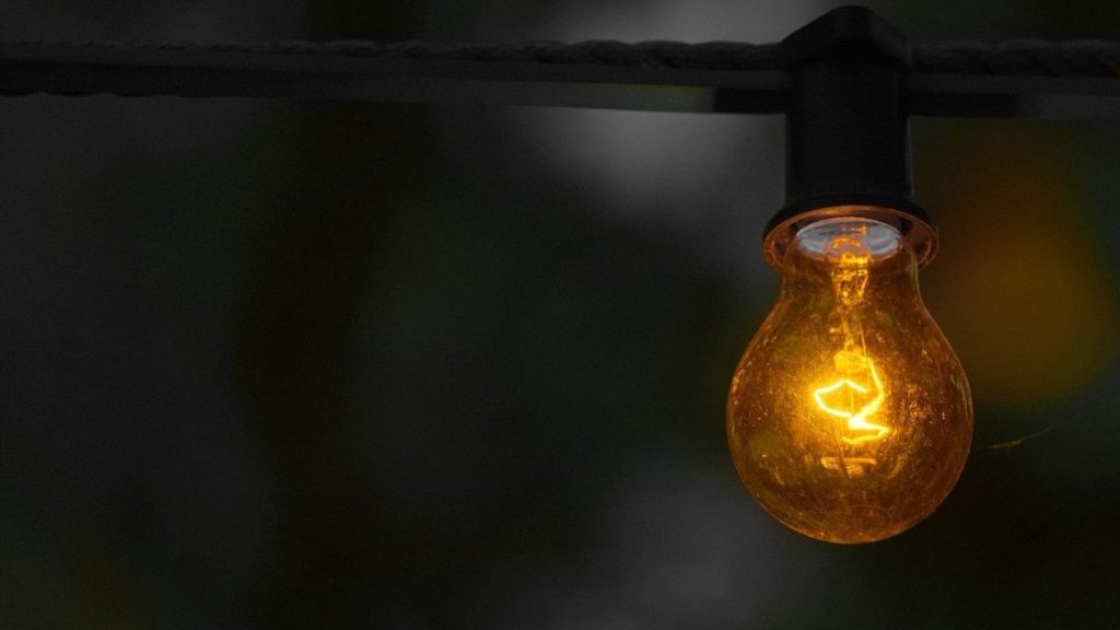 Pană de curent: București și Ilfov, luminate doar de lumina lumânărilor, în aprilie 2026