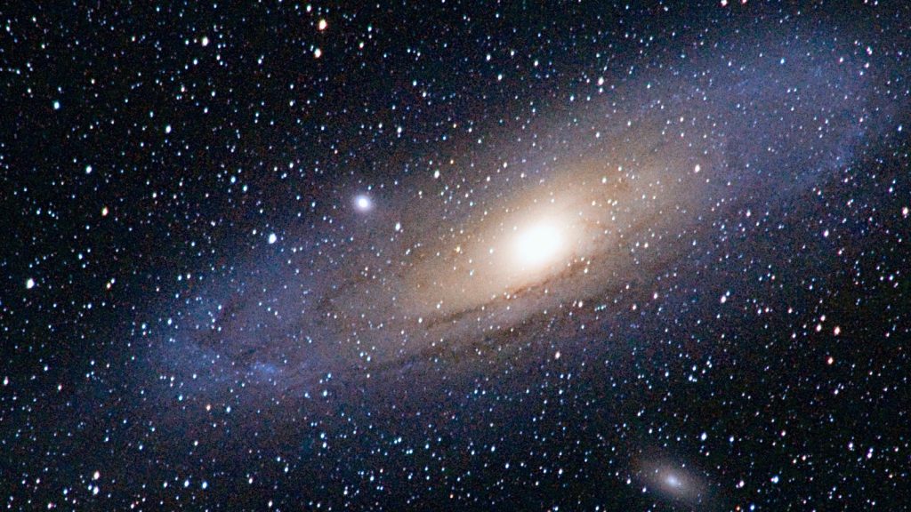 Supernova SN Requiem, așteptată să „reînvie” și să dezlege misterul expansiunii universului O supernovă apărută de trei ori în 2016, grație unui efect de lentilă gravitațională, ar putea oferi indicii cruciale despre rata de expansiune a universului