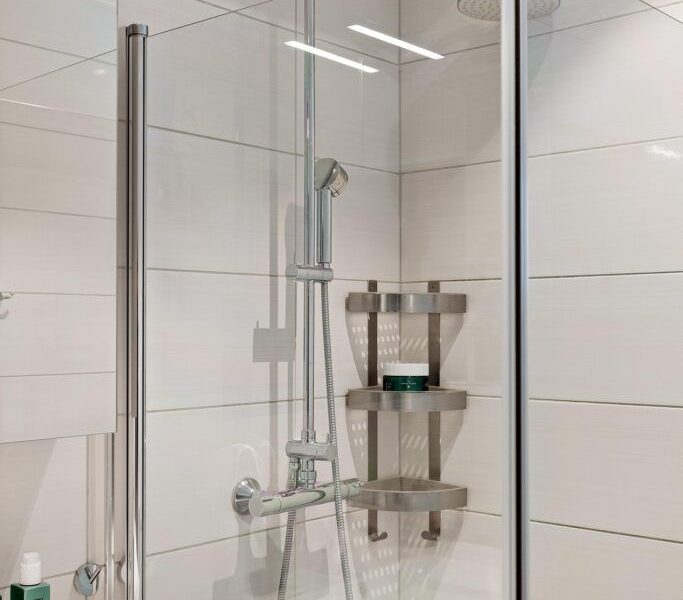 shower-9011233_1920-683x1024.jpg - JurnalUrban