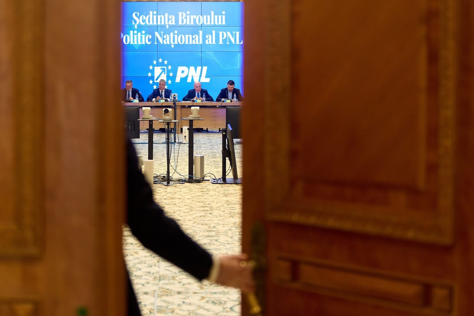 P.N.L. Copiază mișcarea P.S.D. Partidul liberal așteaptă votul crucial de luni