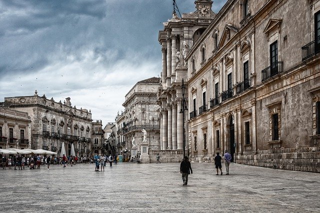 Sicilia dă 30.000 de euro companiilor pentru angajări pe termen nedeterminat
