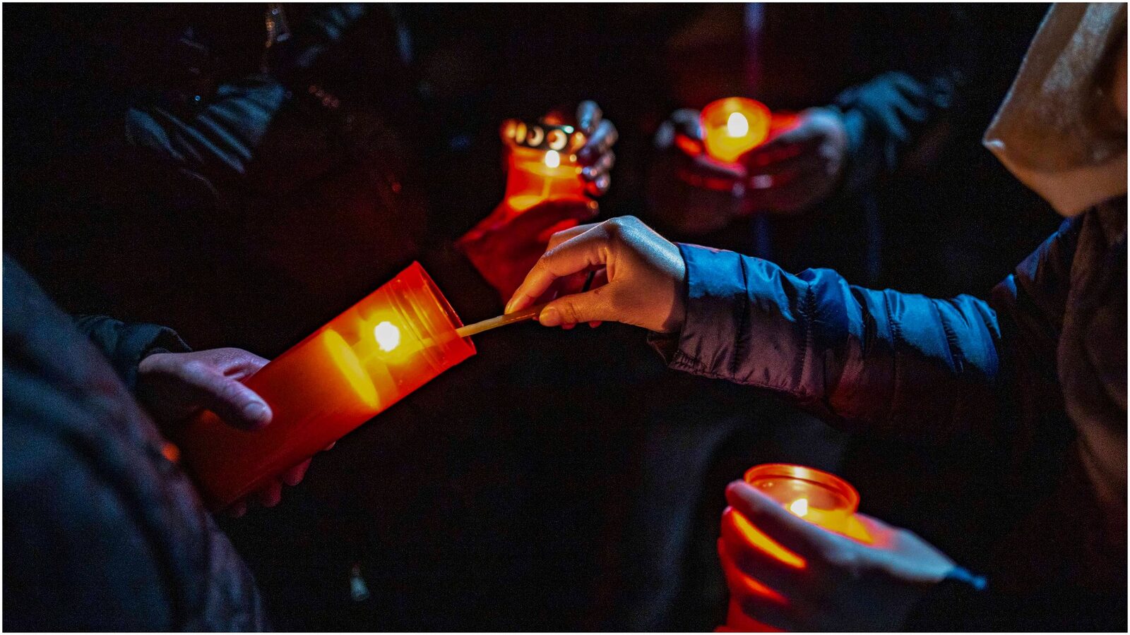 De ce celebrăm Învierea la miezul nopții? Explicații de la doi preoți, la Europa FM