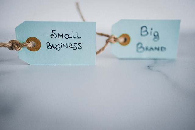 Micii „David” din România înfruntă Goliații multinaționali