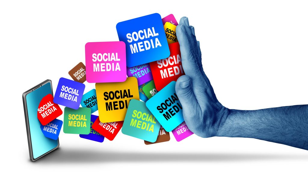 Utilizatorii, mai pasivi pe net: Ce schimbări i-au adus aici?