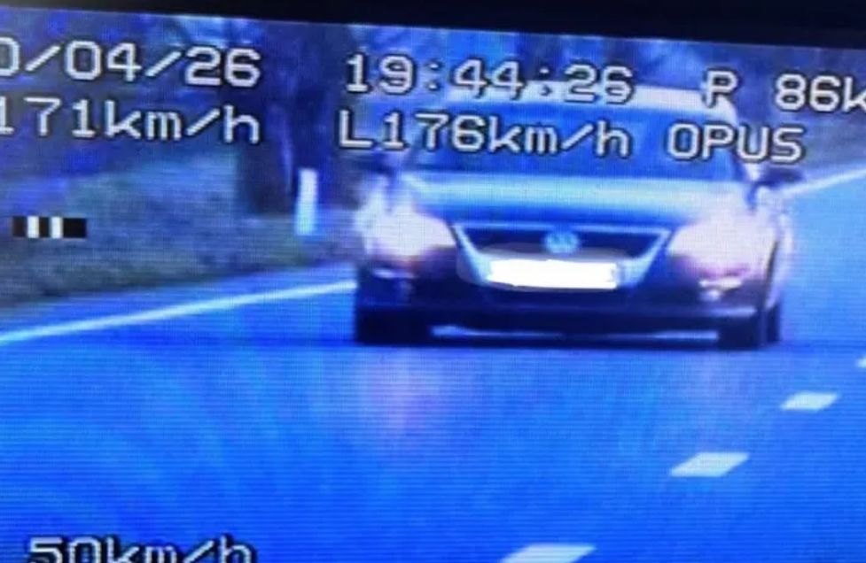 Șoferiță, prinsă cu 176 km/h în Constanța: „Ardeau cozonacii”