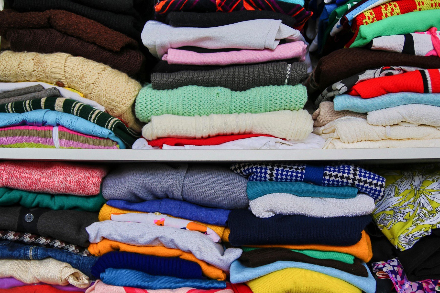 Odată cu creșterea preocupărilor legate de mediu, tot mai mulți români caută soluții pentru a reduce risipa de textile