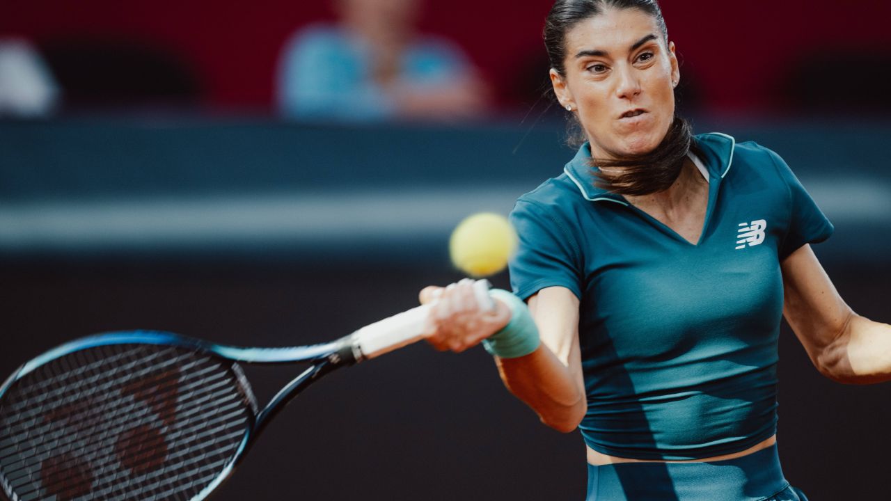Sorana Cîrstea a sărbătorit cu victorie aniversarea pe zgura din Linz Sorana Cîrstea, una dintre cele mai cunoscute jucătoare de tenis din România, a obținut o victorie importantă la turneul de la Linz, Austria