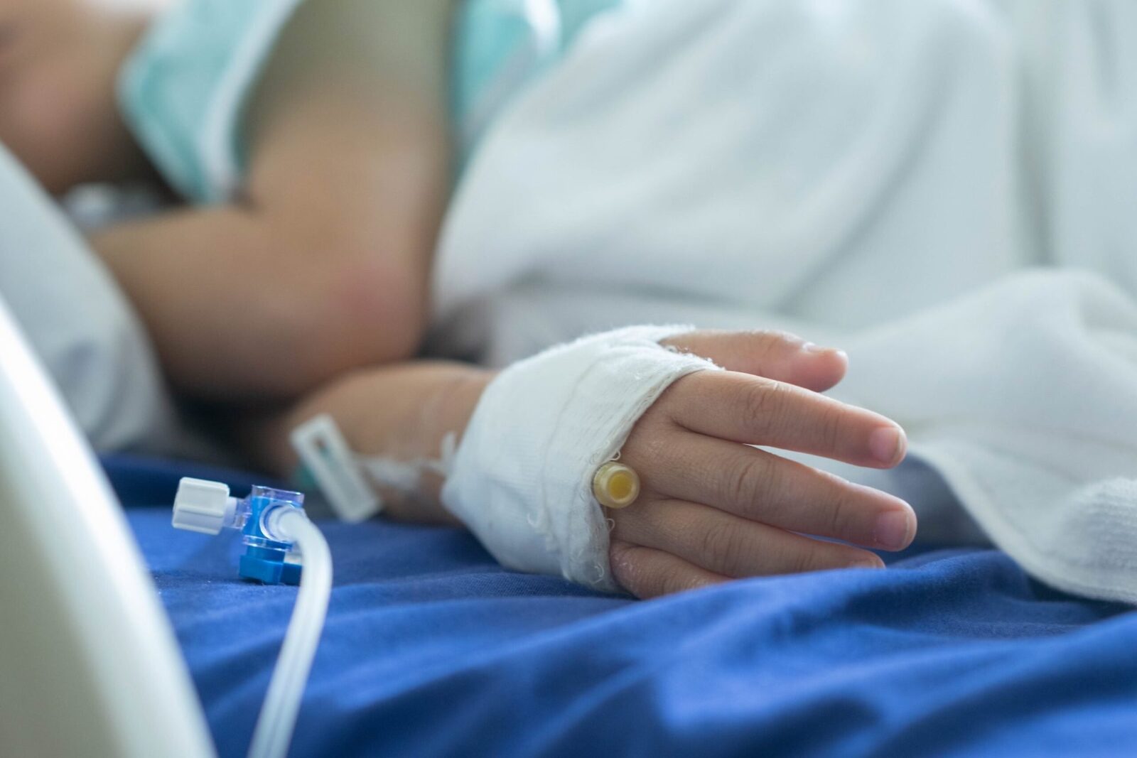 Seringi refolosite: HIV pentru sute de copii într-un spital
