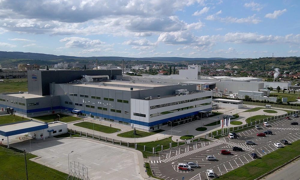 Miliardar intărit în afaceri! Cine a cumpărat o fabrică de medicamente din România