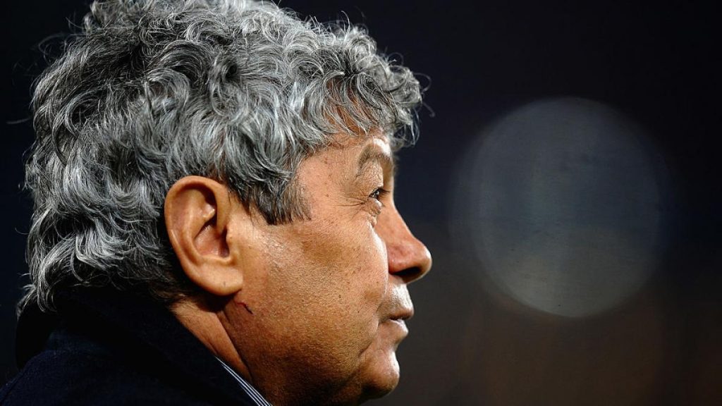 O veste tristă pentru fanii fotbalului: ANTENA 3 transmite că starea de sănătate a antrenorului MIRCEA Lucescu rămâne critică, acesta fiind în continuare internat la secția de terapie intensivă a Spitalului Universitar din București