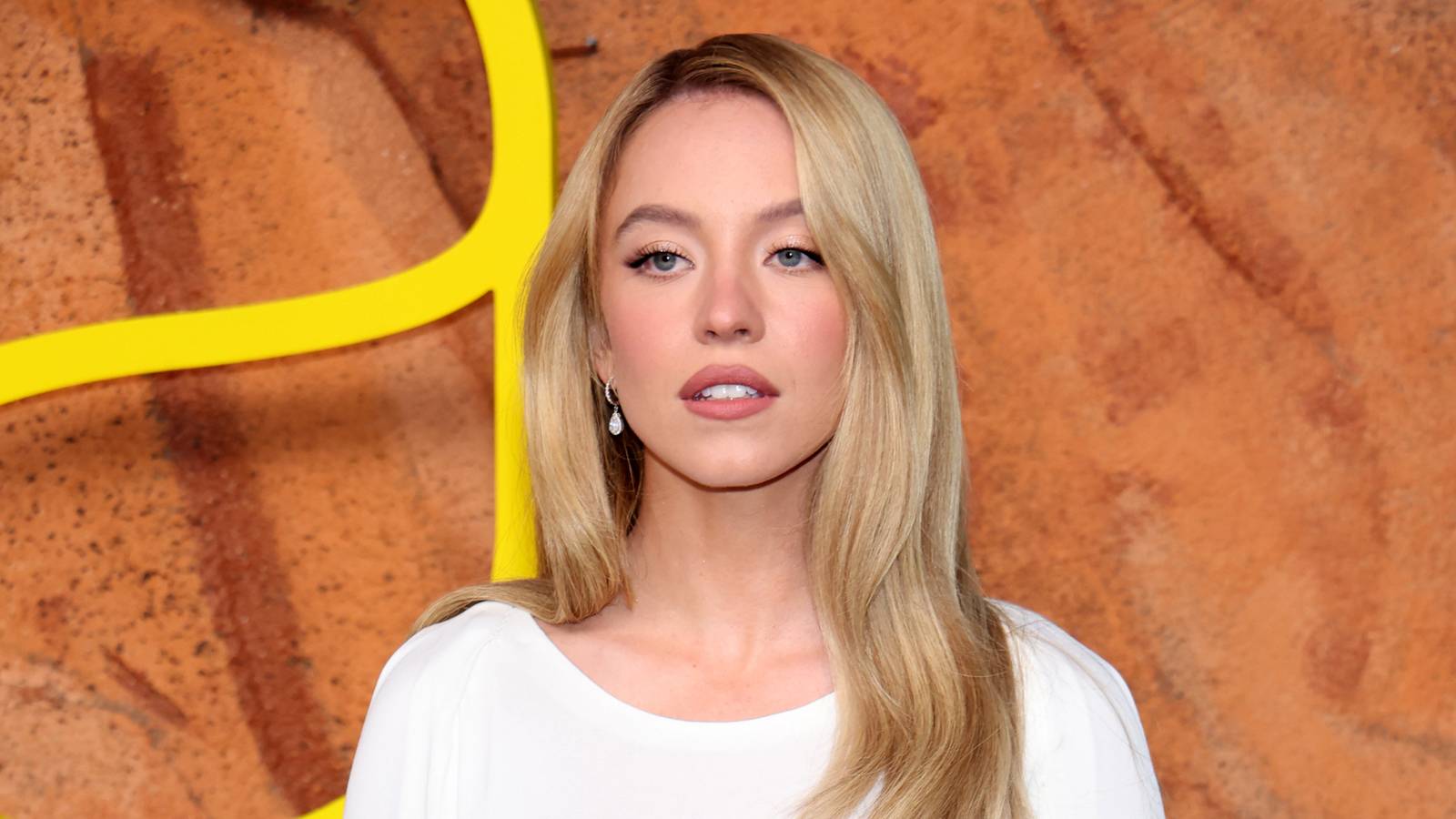 Sydney Sweeney, eroină în „The Devil Wears Prada 2”? Detalii incendiare de la scenarist