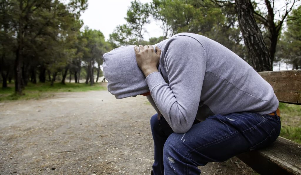 Atac brutal în Germania: Un adolescent român, călcat pe cap, victimă a trei tineri