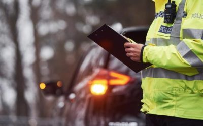 Tânăr din Sălaj, reținut după ce a lovit un polițist cu sticla