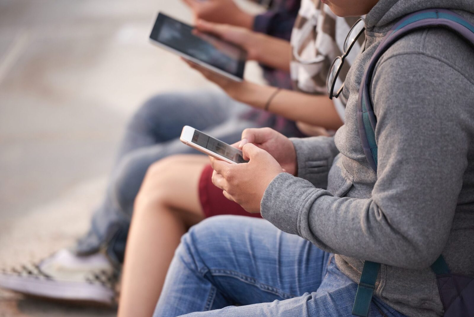 UE schimbă tot: Telefoanele mobile se vor transforma radical din 2027