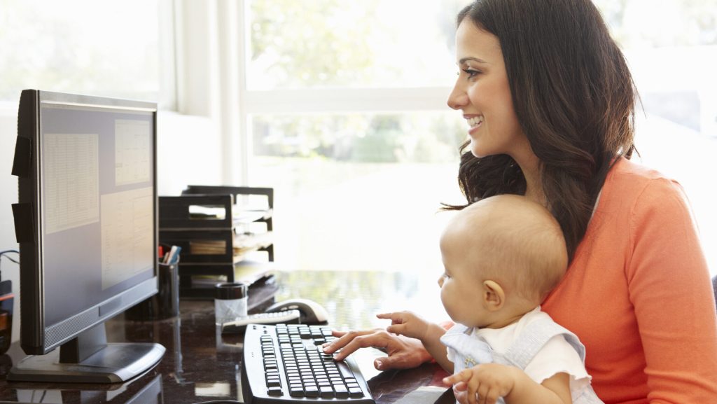 Bani pentru mame: Cine primește stimulentul de inserție? Detalii