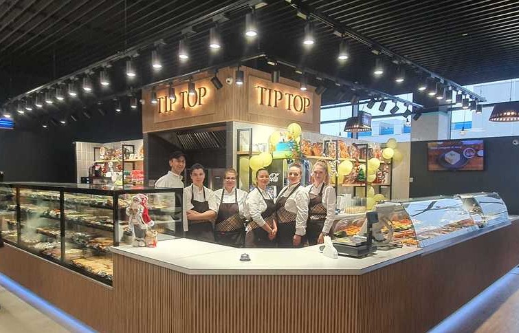 Tip Top, cofetăria-legendă din București, revine după un deceniu de pauză