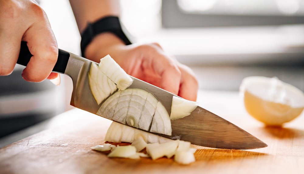 Tocana de ceapă de post, o mâncare simplă și gustoasă, revine în atenția bucătăriei românești, demonstrând că un ingredient comun poate oferi o experiență culinară surprinzător de savuroasă