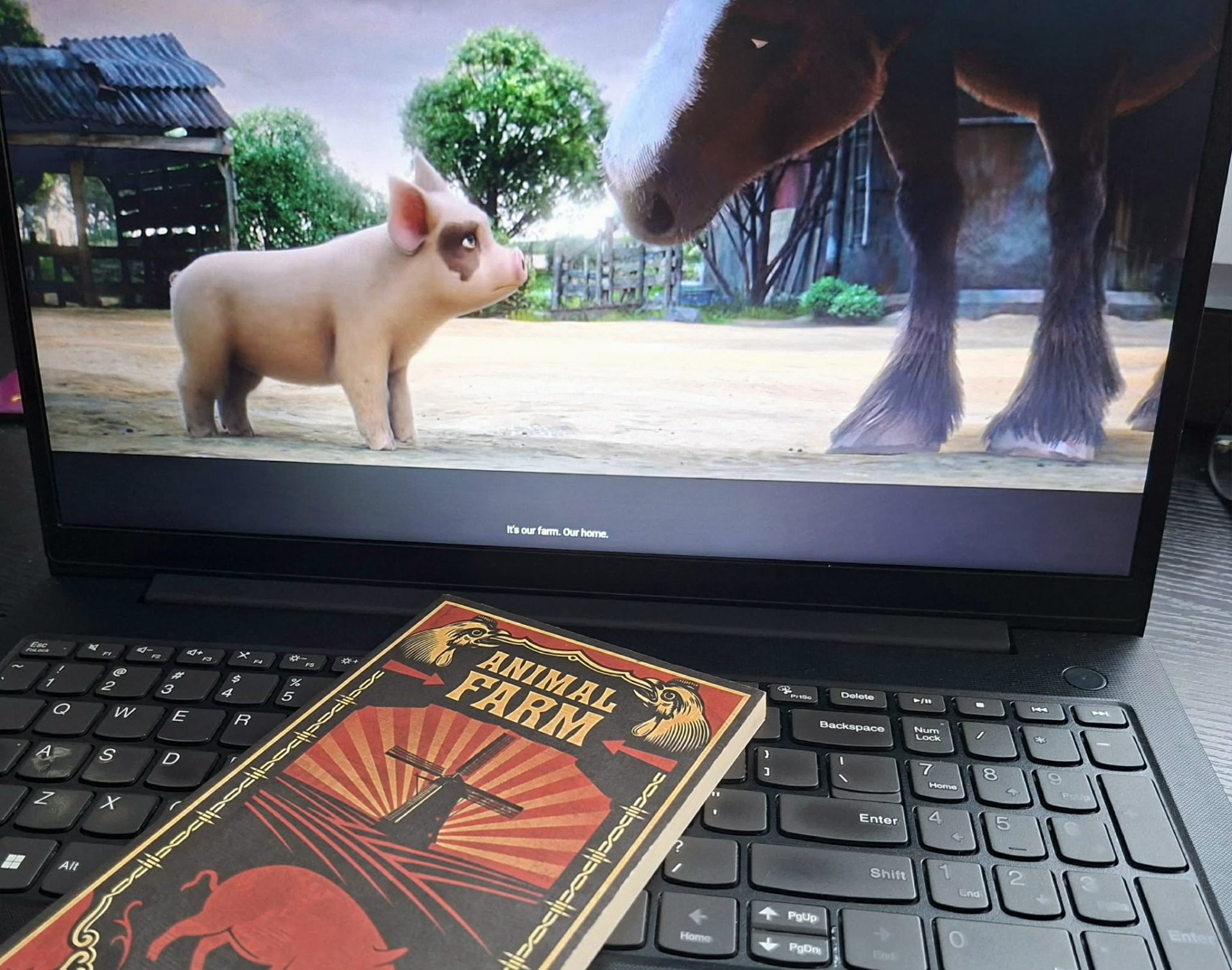 Noul trailer pentru adaptarea cinematografică a „Ferma Animalelor” dezvăluie o abordare vizuală atrăgătoare, dar ridică semne de întrebare cu privire la fidelitatea față de romanul original