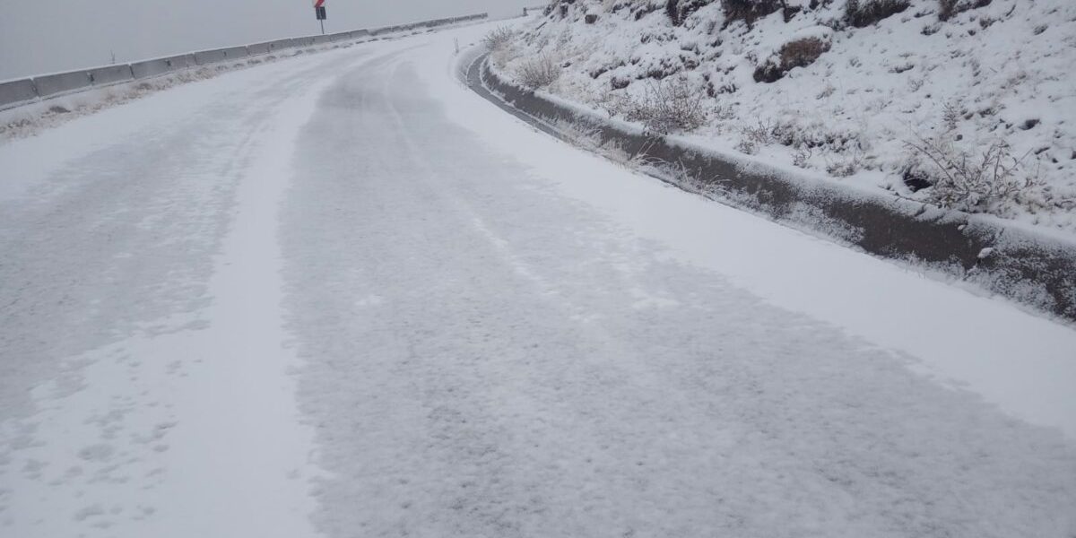 Utilajele CNAIR intervin pe șoselele din Prahova și Argeș