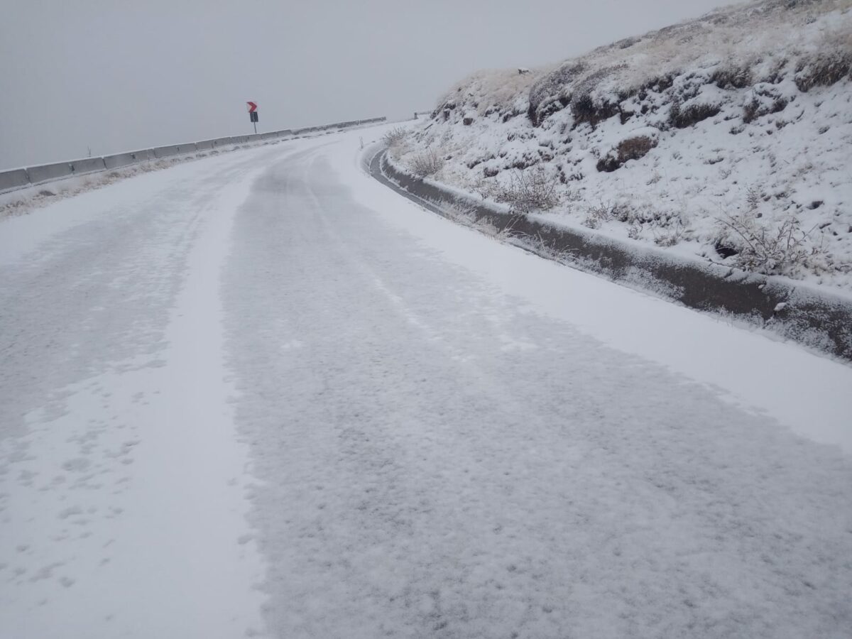 Utilajele CNAIR intervin pe șoselele din Prahova și Argeș