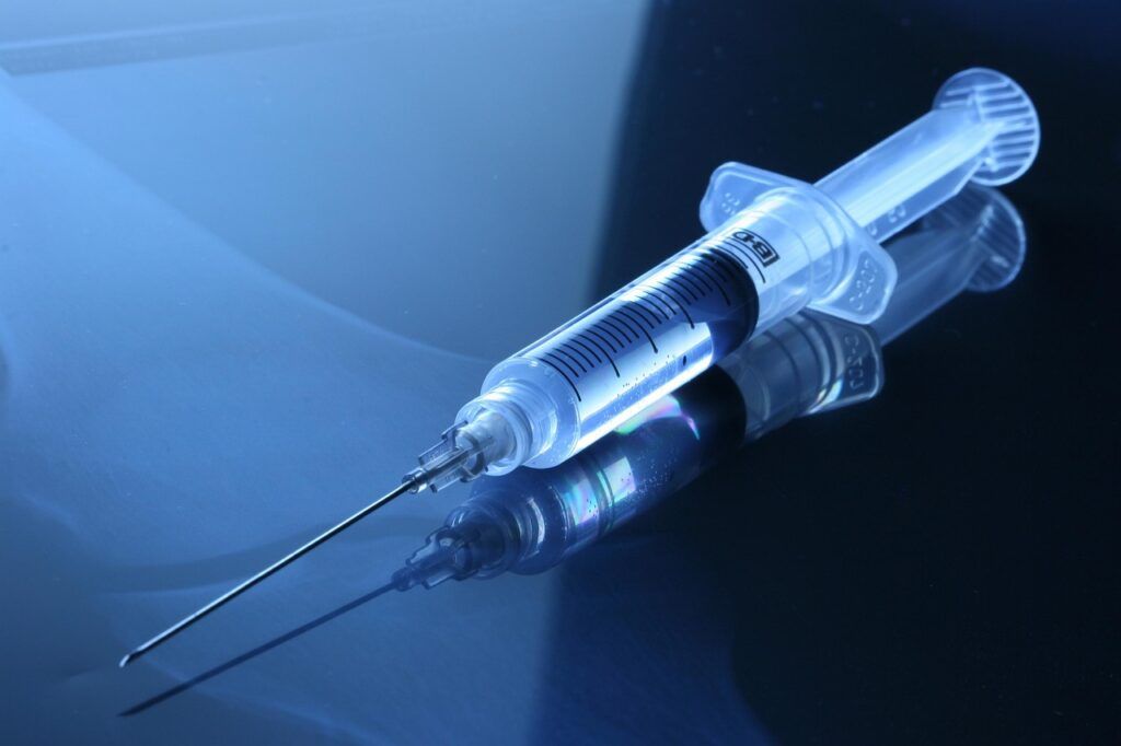 Vaccinul antigripal luptă cu Alzheimer: Cercetătorii spun că doza contează