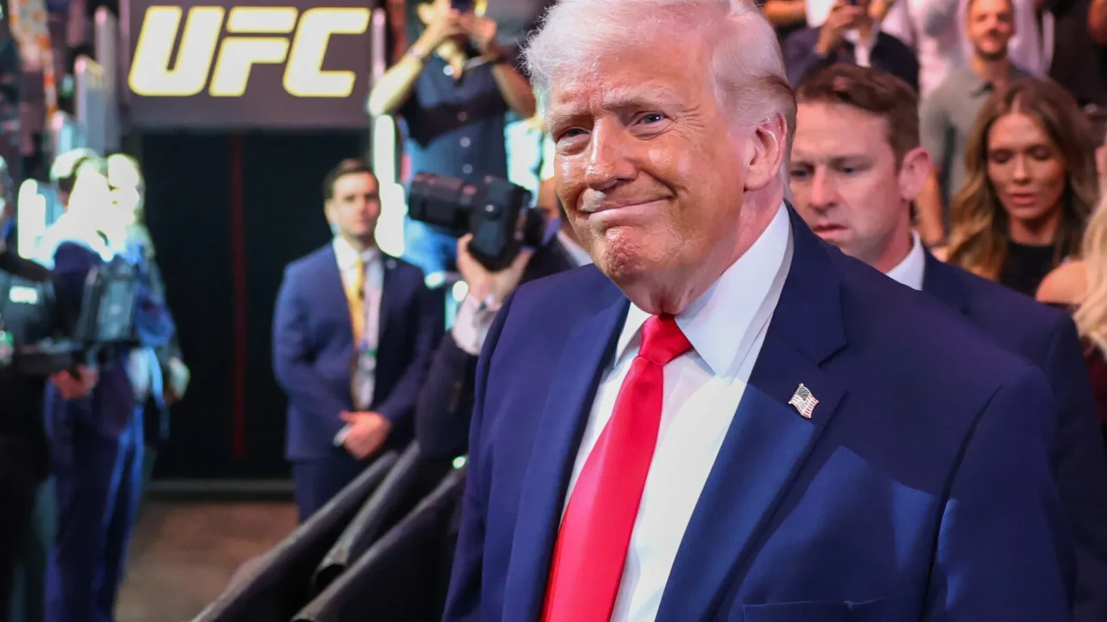 Trump, controversă URIAȘĂ: Se compară cu Iisus într-o imagine AI șocantă