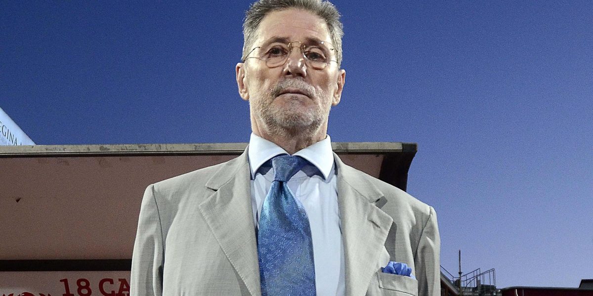 Un vechi prieten al lui MIRCEA LUSCESCU, CORNEL DINU, sună zilnic la Spitalul Universitar din București pentru a se informa cu privire la starea de sănătate a antrenorului, internat în stare gravă