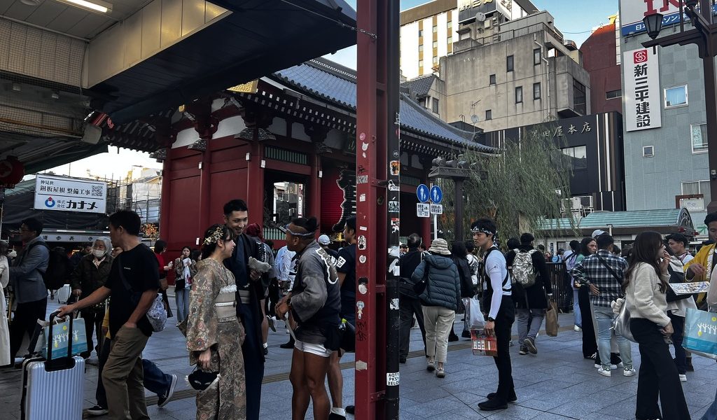 turism-japonia-turisti-in-Tokyo-japonia-turism-.jpeg - JurnalUrban