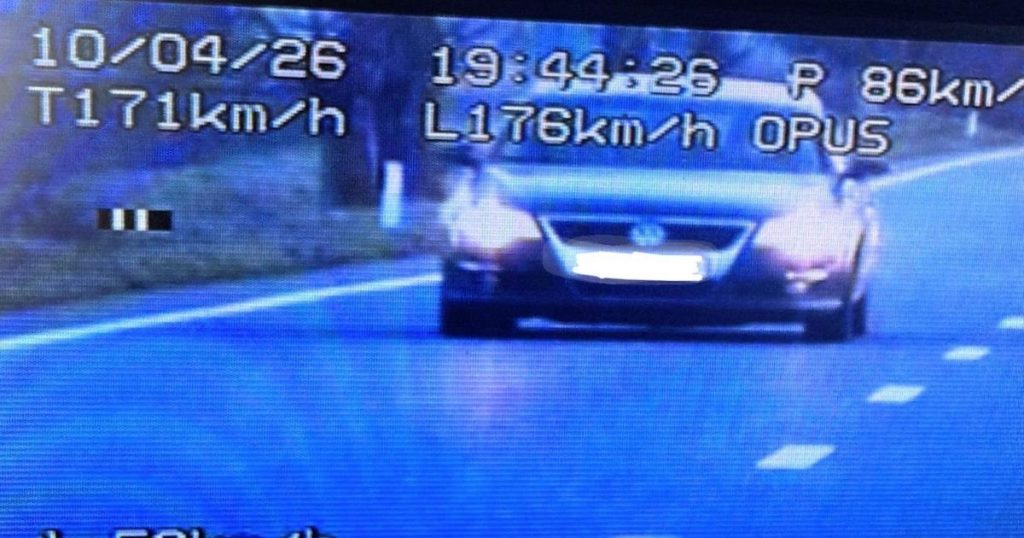 Șoferița a fost prinsă cu 176 km/h: „Se ard cozonacii!” pe DN 38