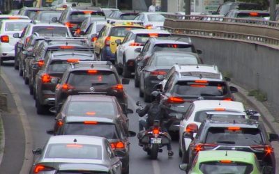 Creșterea prețurilor la carburanți nu sperie șoferii: Traficul, la fel în România