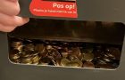 Bancomat ciudat în Rotterdam: Scuipa monede, dar nimeni nu le-a luat!