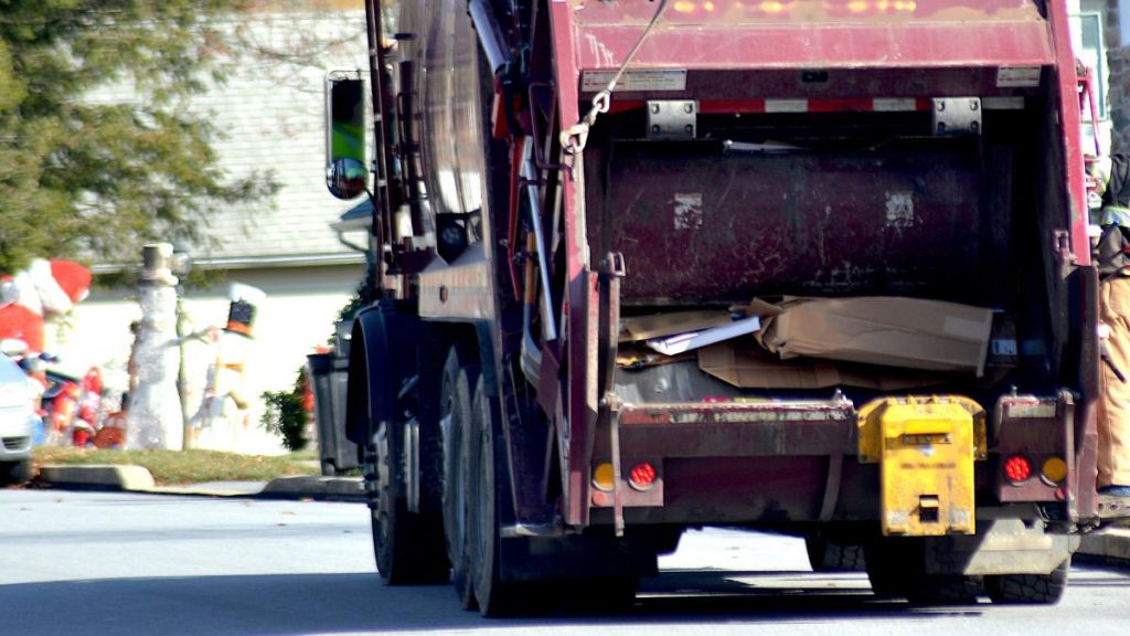 Un bărbat a aruncat 7.000€ la gunoi, dar i-a recuperat după două zile de la gunoieri