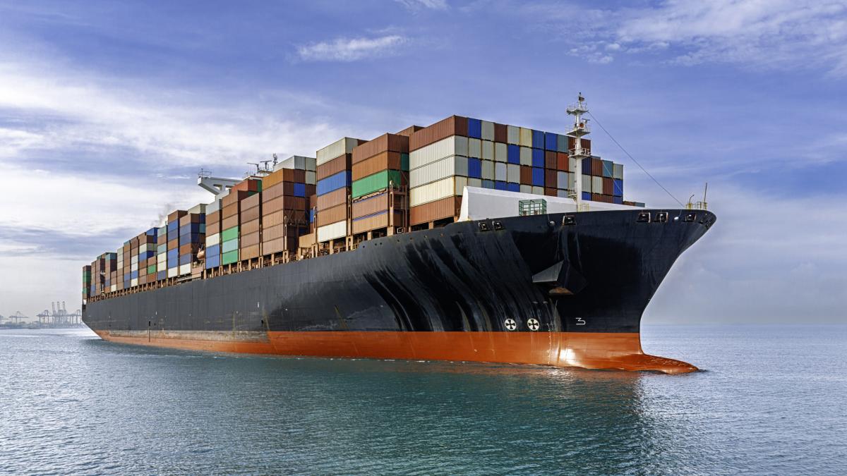 Coridorul Egipt-Italia salvează comerțul global: Navele, deviate urgent