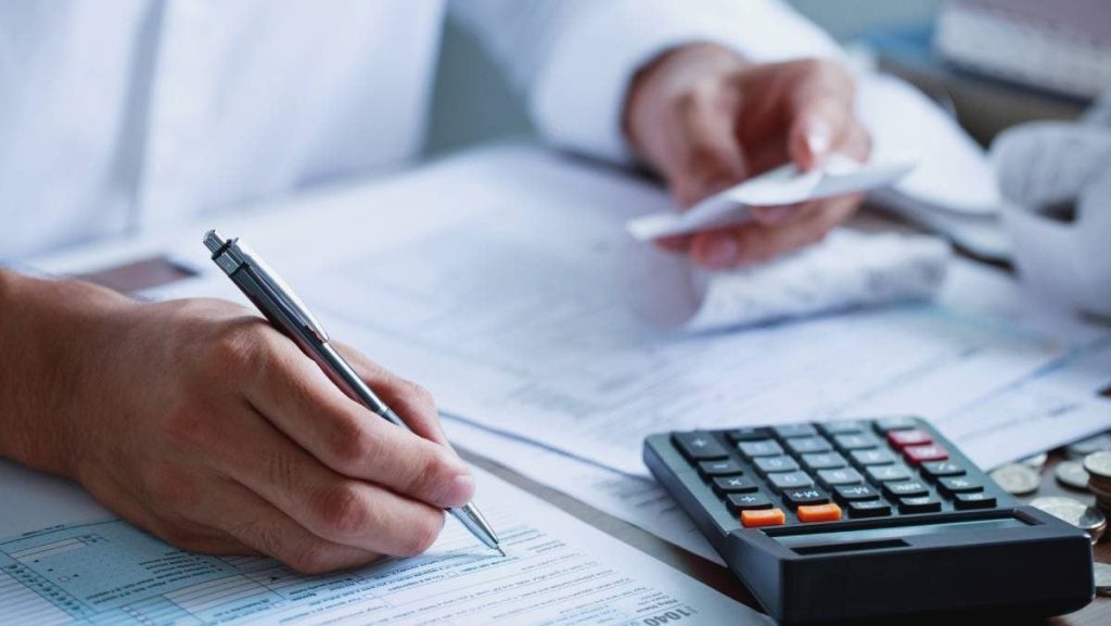 Scutiri de taxe pentru noi români? Legea, inspirată de Ilie Bolojan