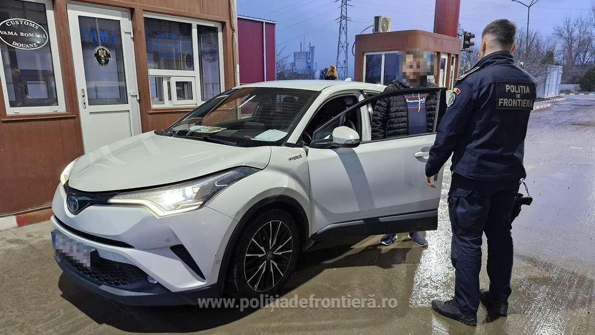 O mașină furată din Italia, cu acte false, a fost descoperită la vama Stânca Polițiștii de frontieră din cadrul Punctului de Trecere a Frontierei (PTF) Stânca, județul Iași, au confiscat o mașină despre care au stabilit că era furată din Italia